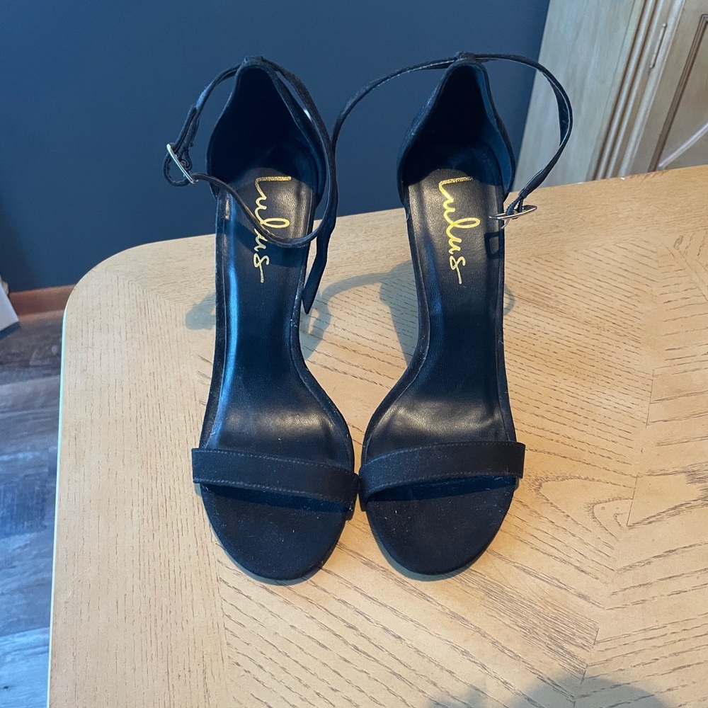 Size 9 lulu heels.